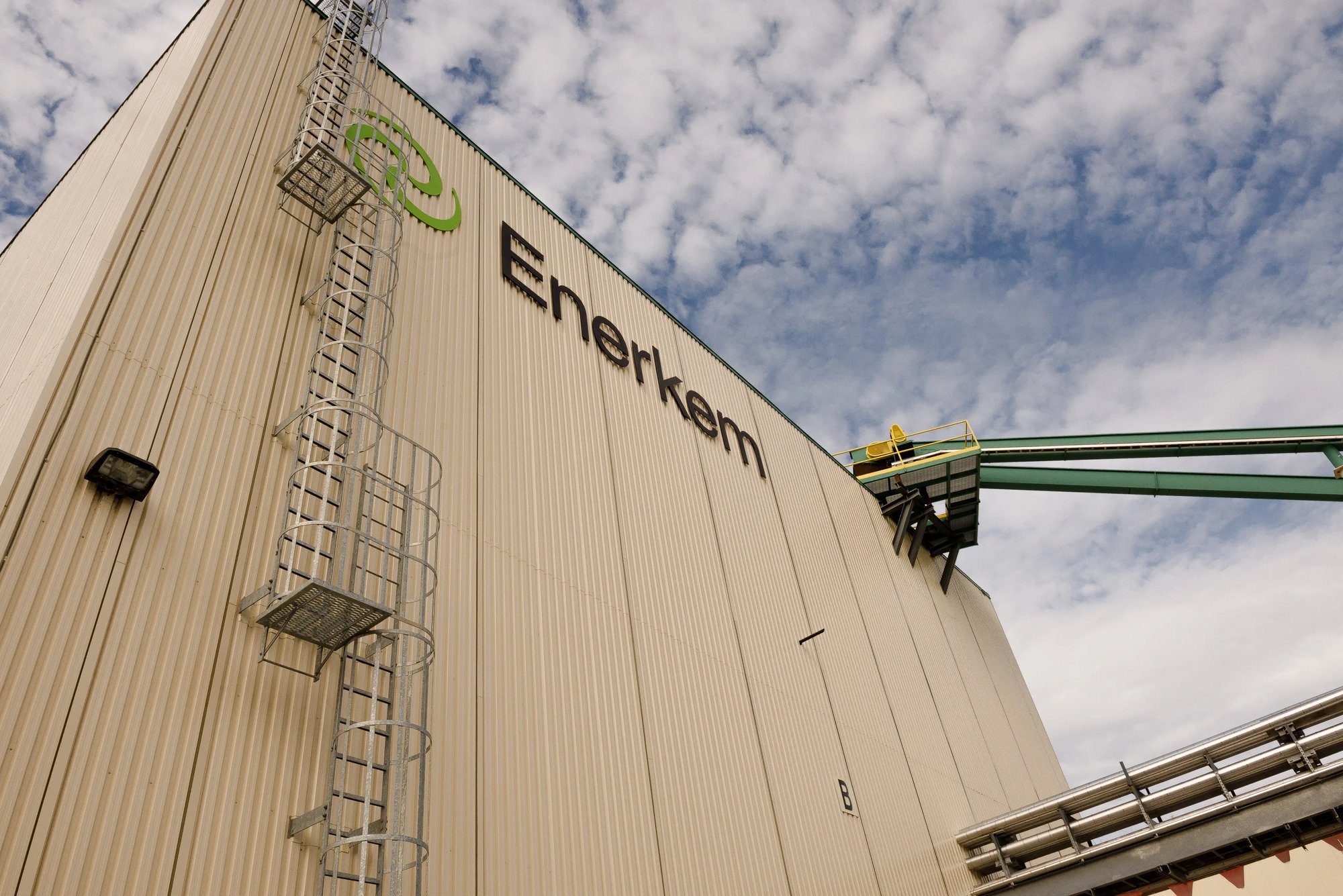 Enerkem logo on facade of Westbury plant