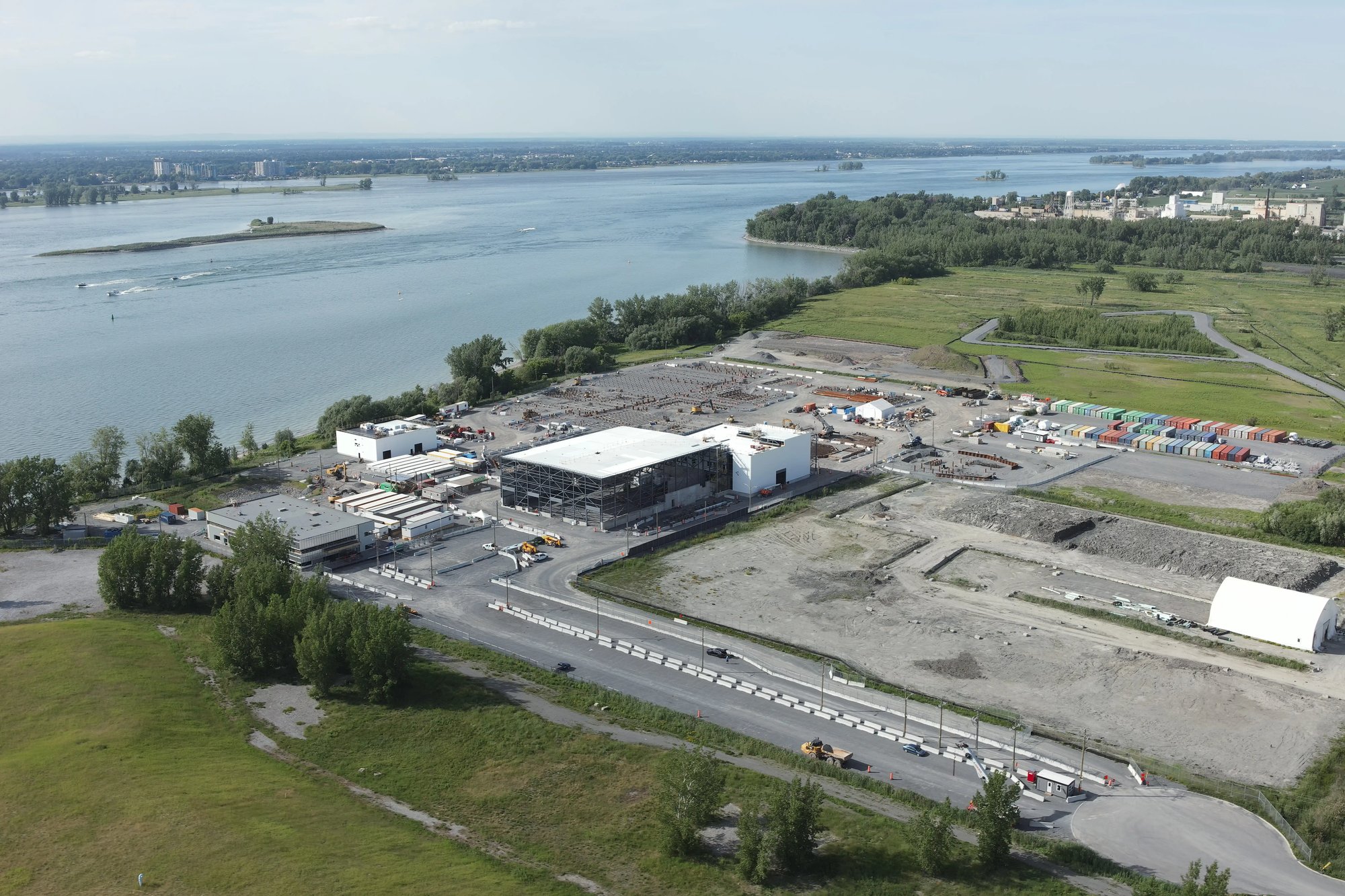 Vue extérieure de l'usine de Varennes